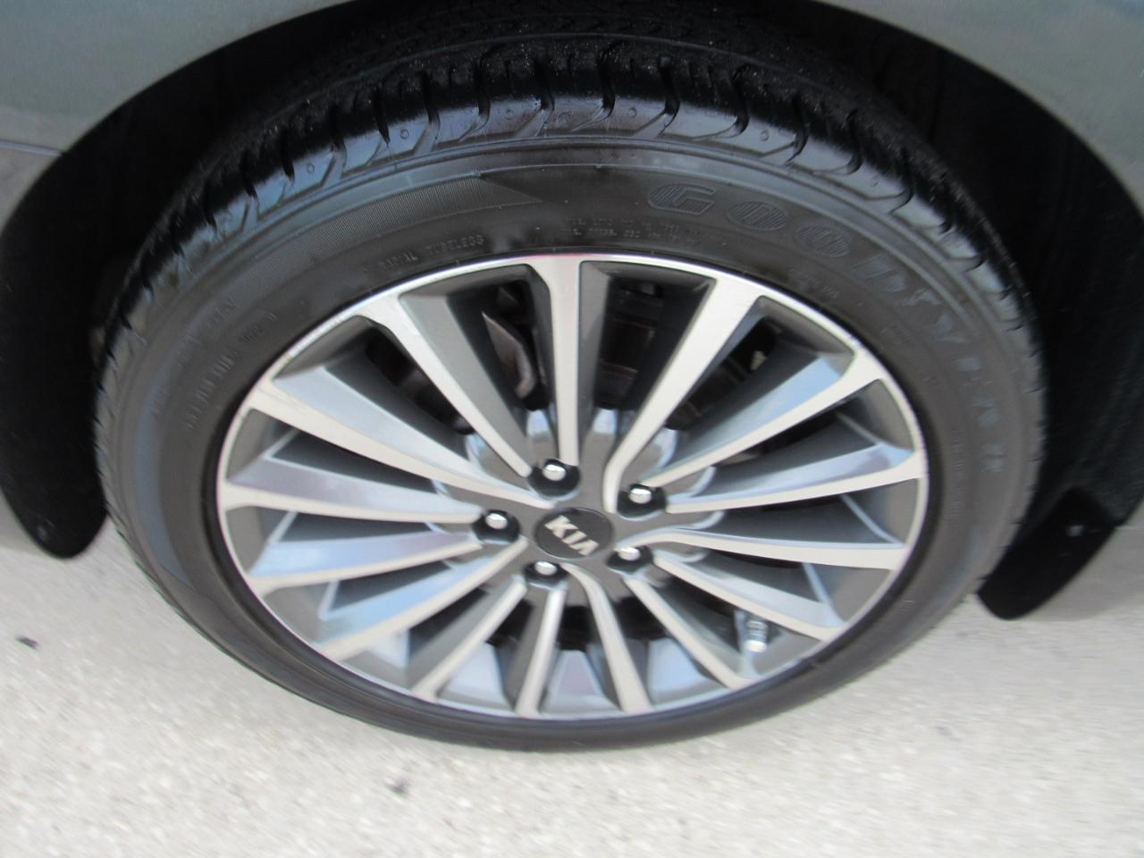 Kia Cadenza Technology Sedan 2017