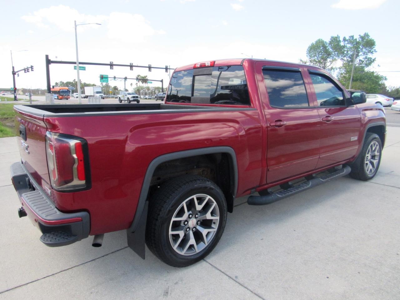 GMC Sierra 1500 4WD Crew Cab 143.5" SLT 2018