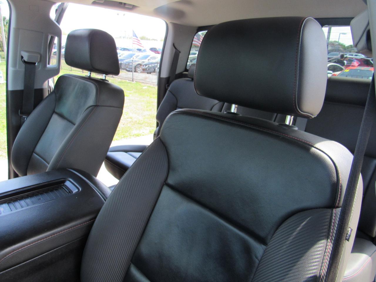 GMC Sierra 1500 4WD Crew Cab 143.5" SLT 2018