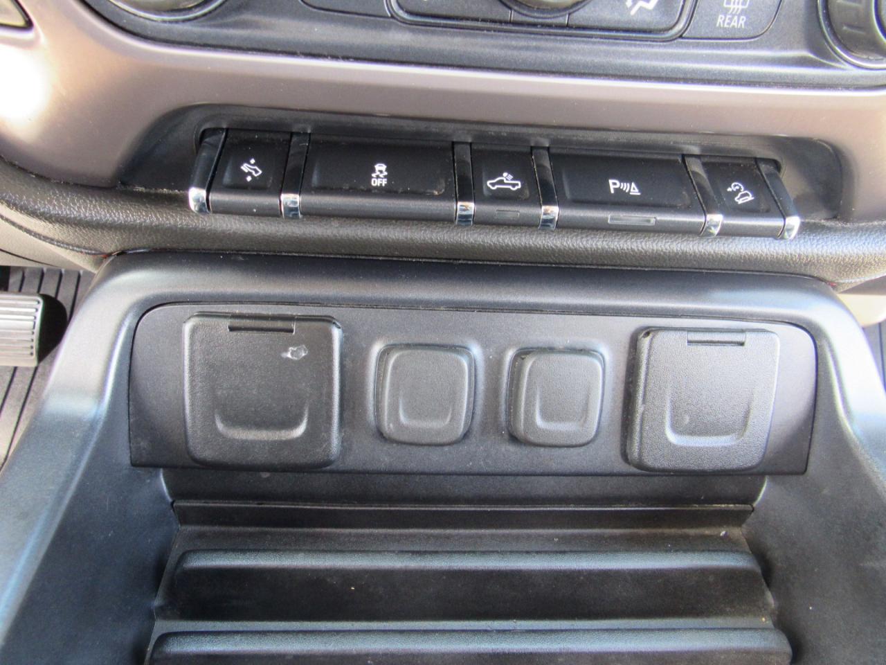 GMC Sierra 1500 4WD Crew Cab 143.5" SLT 2018