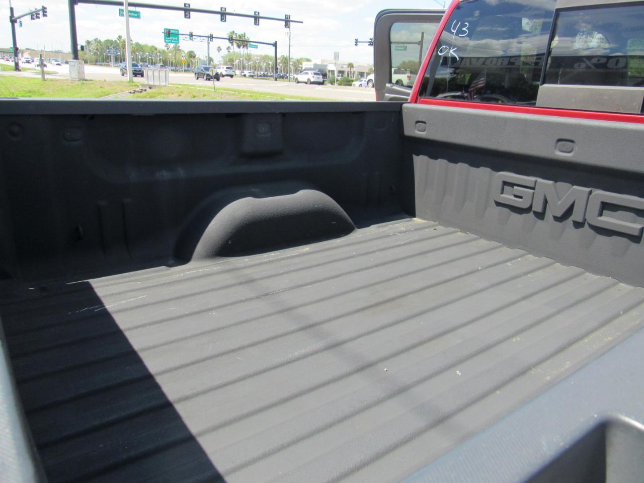 GMC Sierra 1500 4WD Crew Cab 143.5" SLT 2018