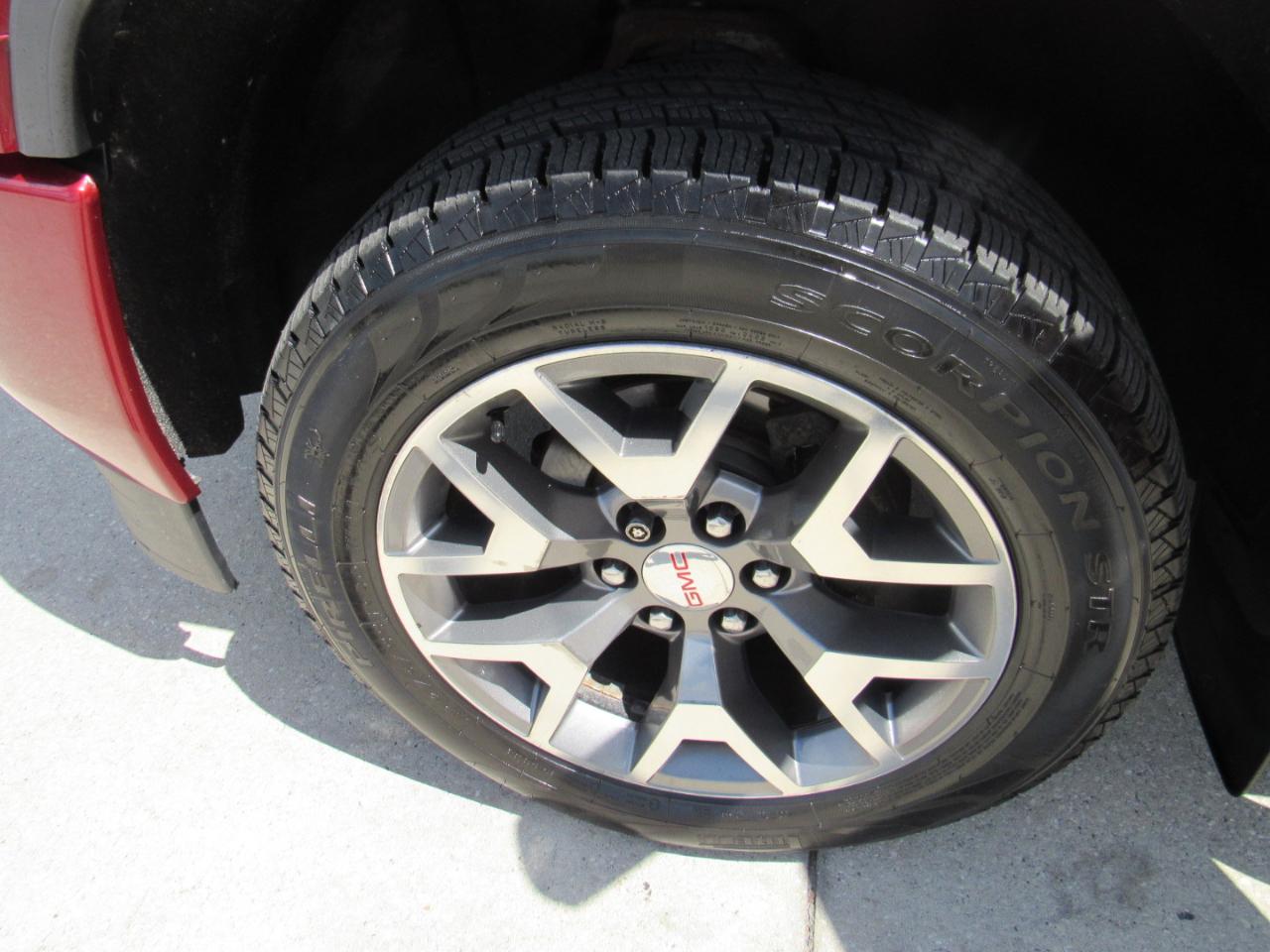 GMC Sierra 1500 4WD Crew Cab 143.5" SLT 2018