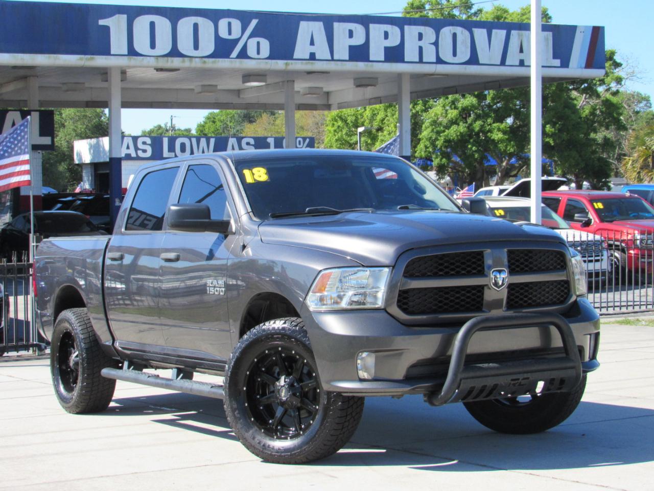 RAM 1500 Express 4x2 Crew Cab 5'7" Box 2018