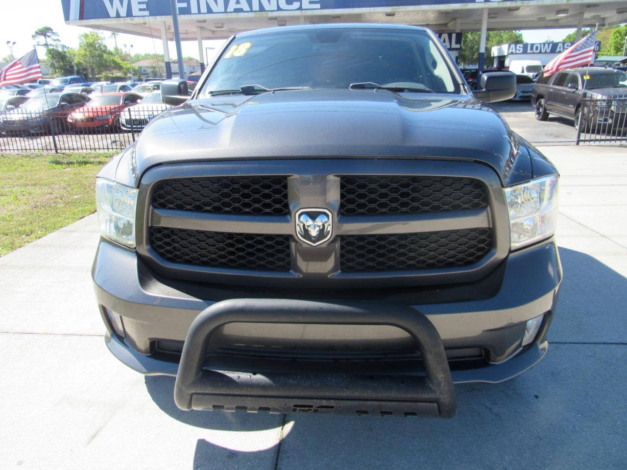 RAM 1500 Express 4x2 Crew Cab 5'7" Box 2018