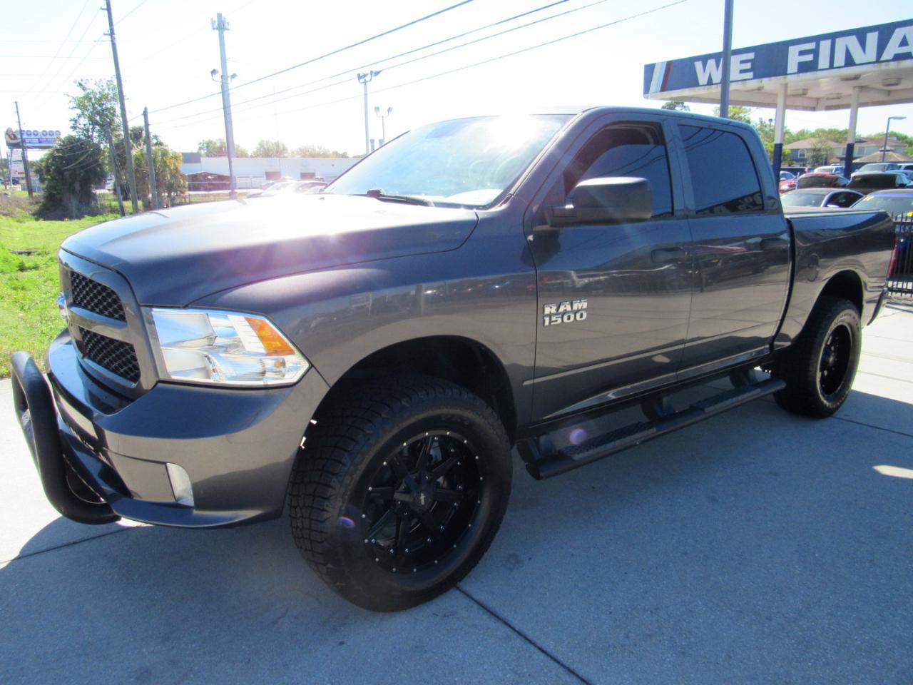 RAM 1500 Express 4x2 Crew Cab 5'7" Box 2018