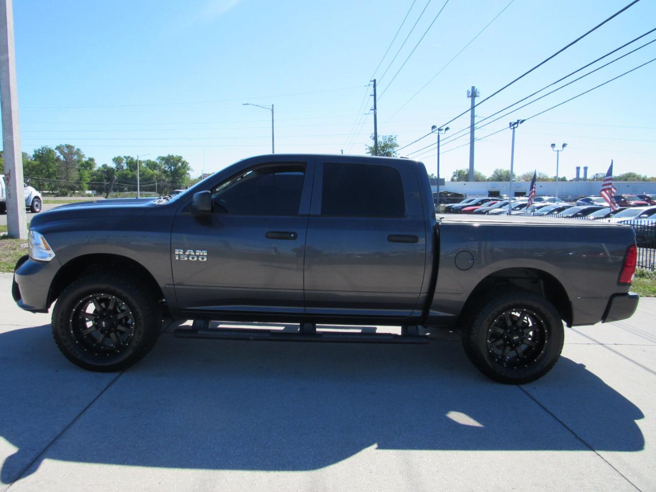 RAM 1500 Express 4x2 Crew Cab 5'7" Box 2018