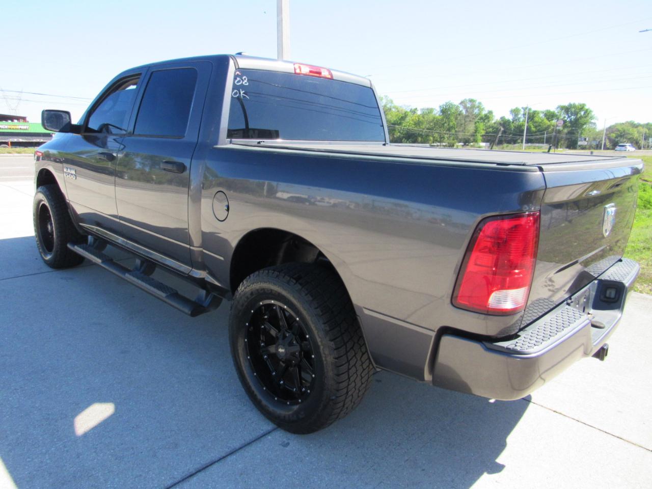 RAM 1500 Express 4x2 Crew Cab 5'7" Box 2018