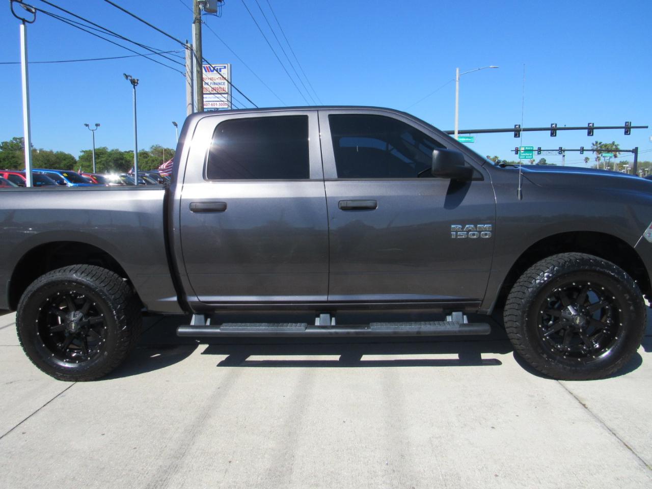 RAM 1500 Express 4x2 Crew Cab 5'7" Box 2018