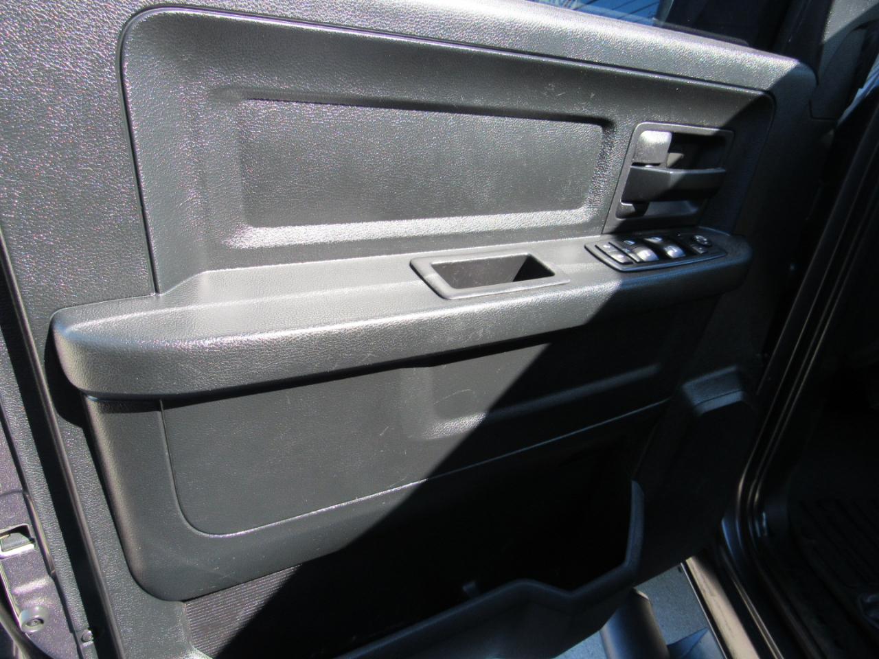 RAM 1500 Express 4x2 Crew Cab 5'7" Box 2018