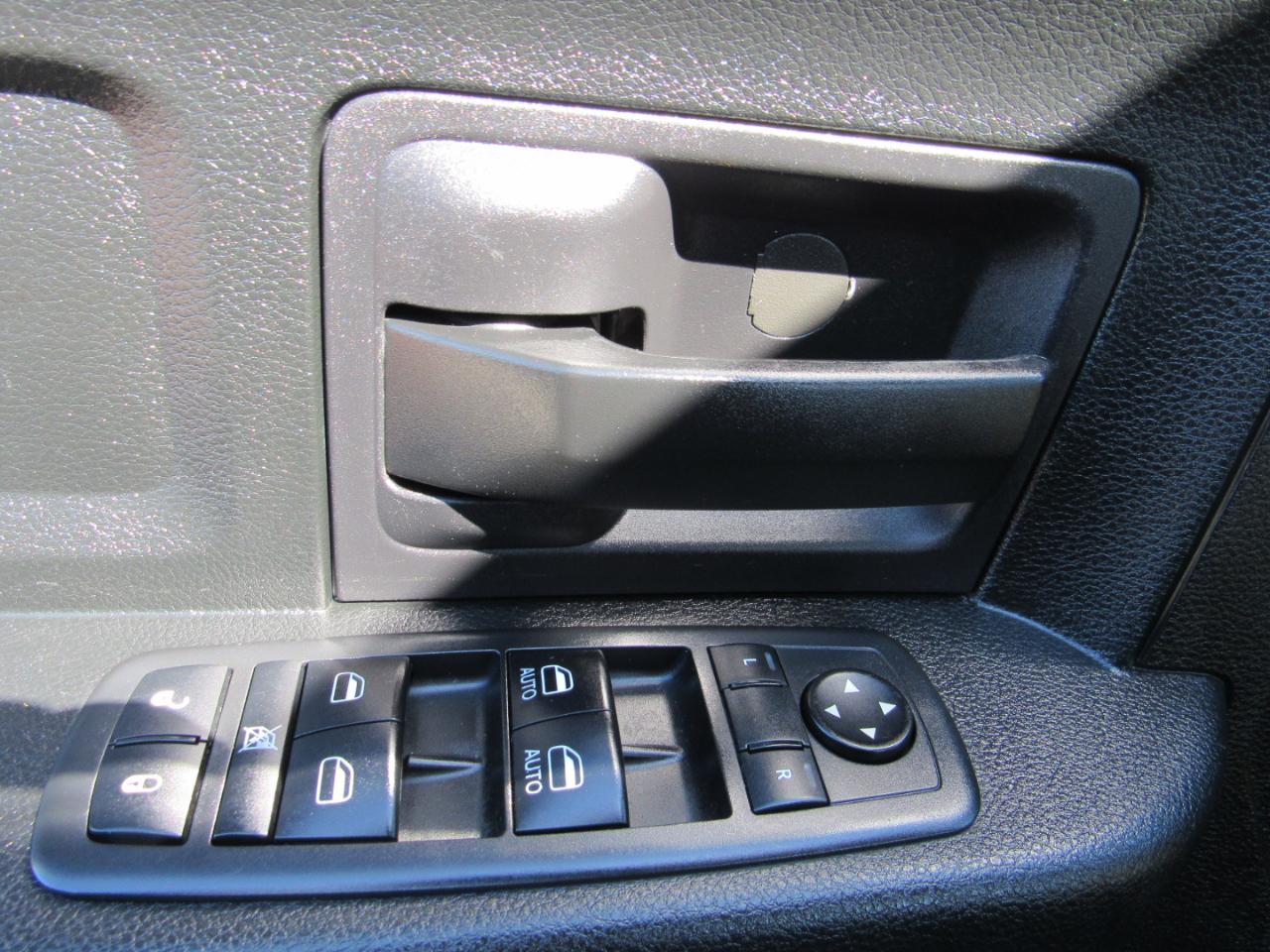 RAM 1500 Express 4x2 Crew Cab 5'7" Box 2018