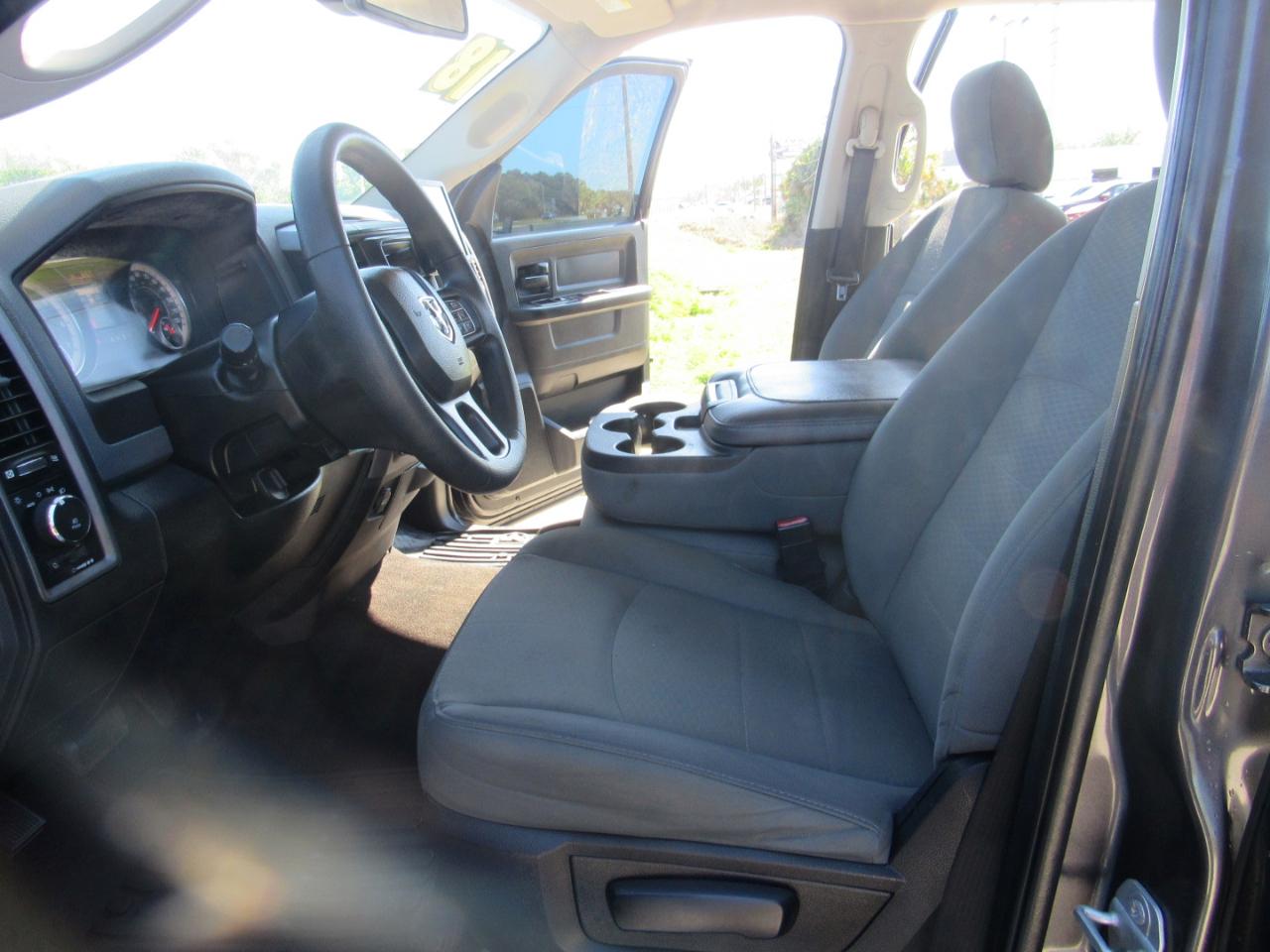 RAM 1500 Express 4x2 Crew Cab 5'7" Box 2018