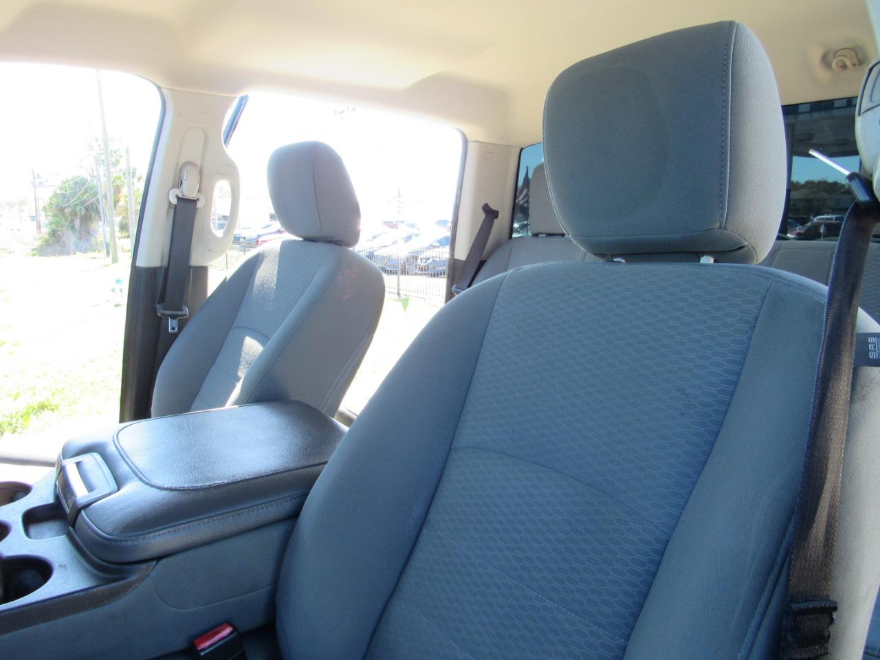 RAM 1500 Express 4x2 Crew Cab 5'7" Box 2018