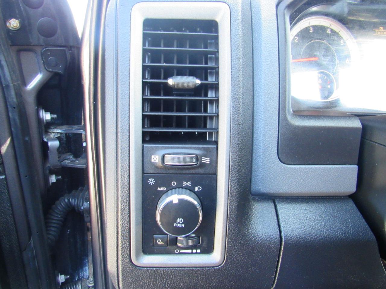 RAM 1500 Express 4x2 Crew Cab 5'7" Box 2018