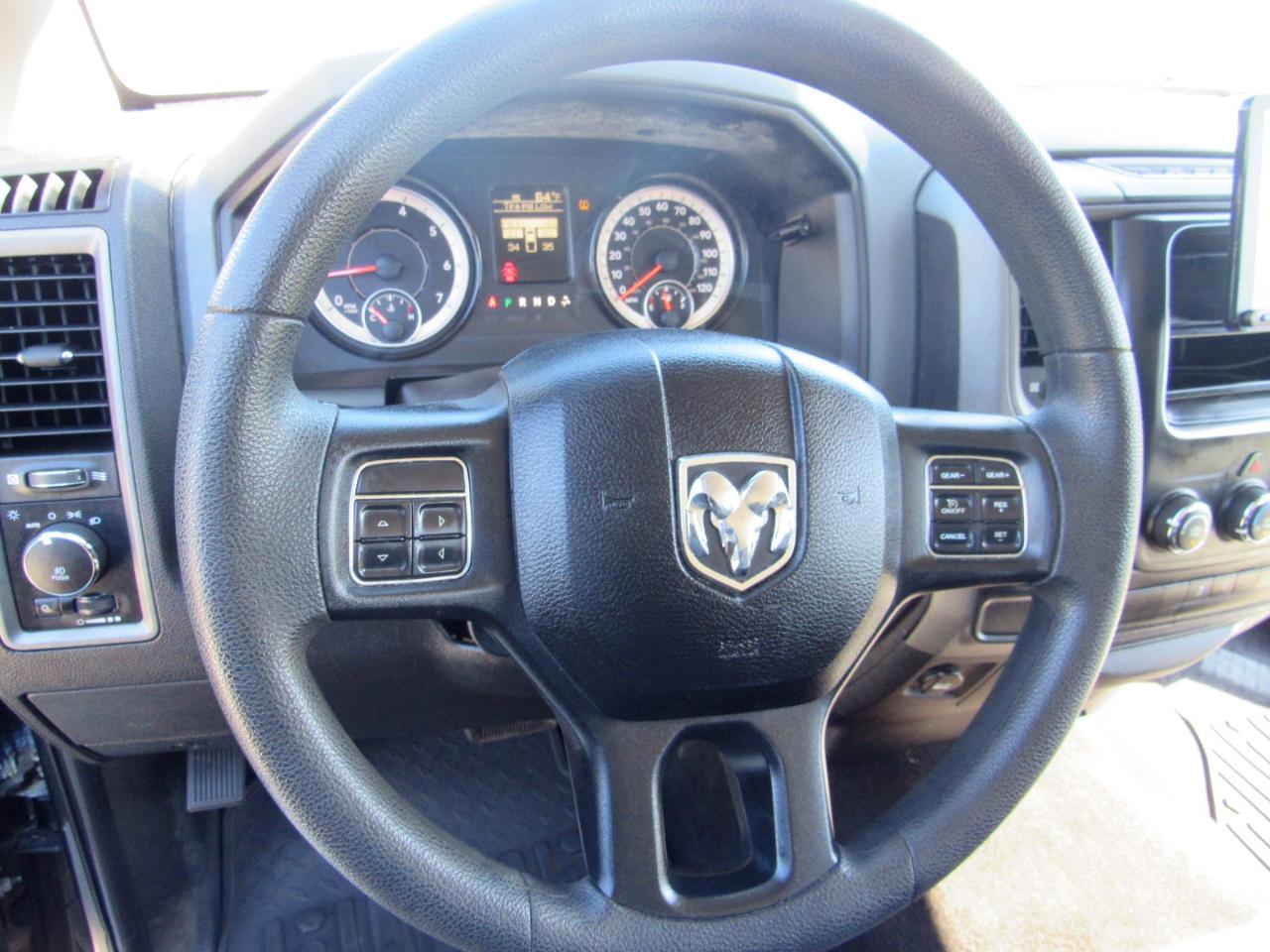 RAM 1500 Express 4x2 Crew Cab 5'7" Box 2018