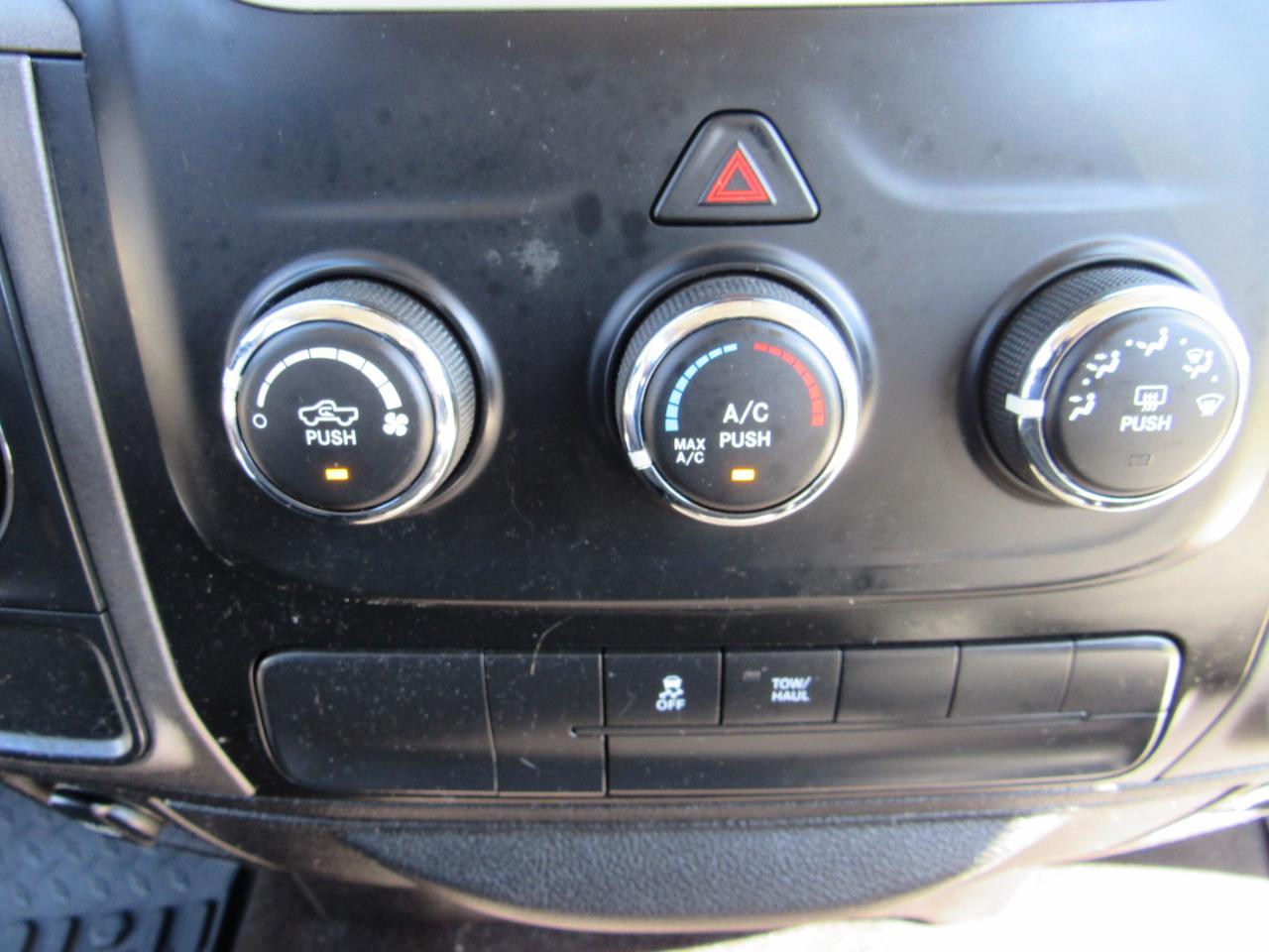 RAM 1500 Express 4x2 Crew Cab 5'7" Box 2018