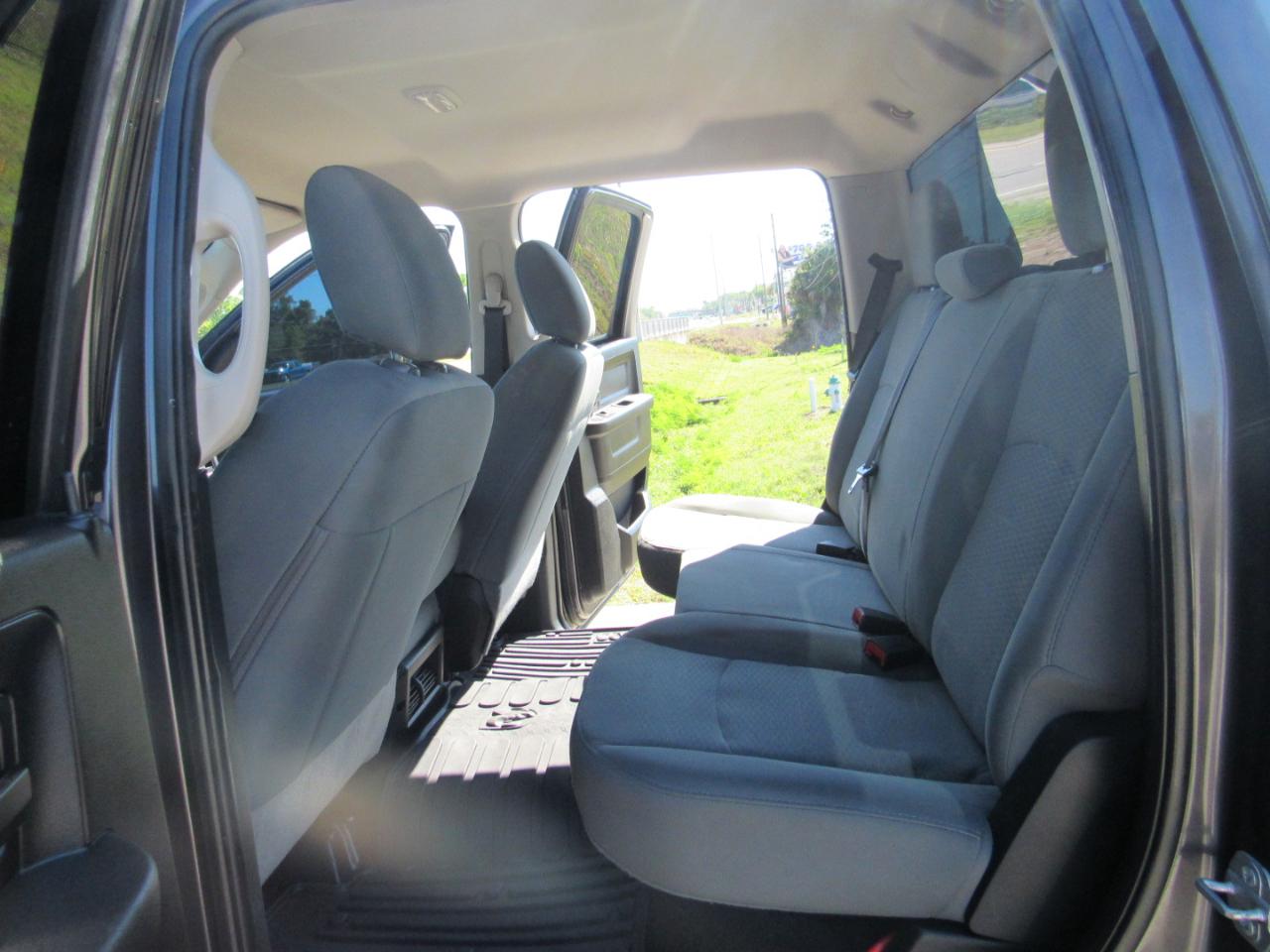 RAM 1500 Express 4x2 Crew Cab 5'7" Box 2018