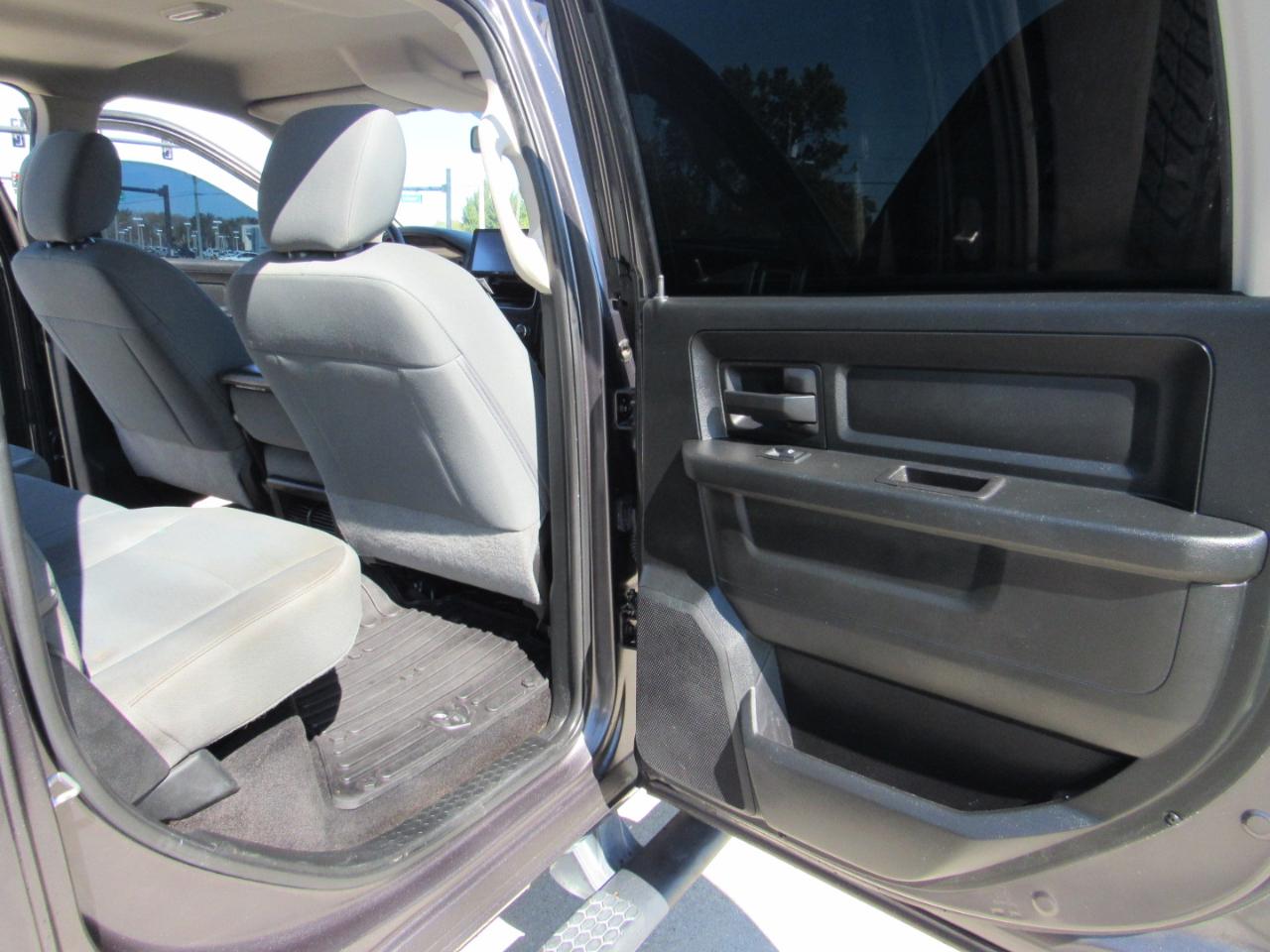 RAM 1500 Express 4x2 Crew Cab 5'7" Box 2018