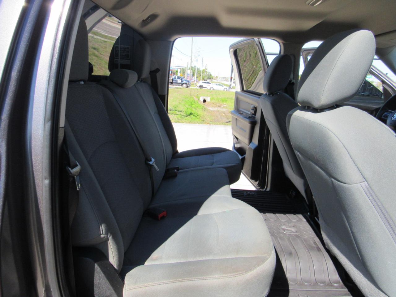 RAM 1500 Express 4x2 Crew Cab 5'7" Box 2018