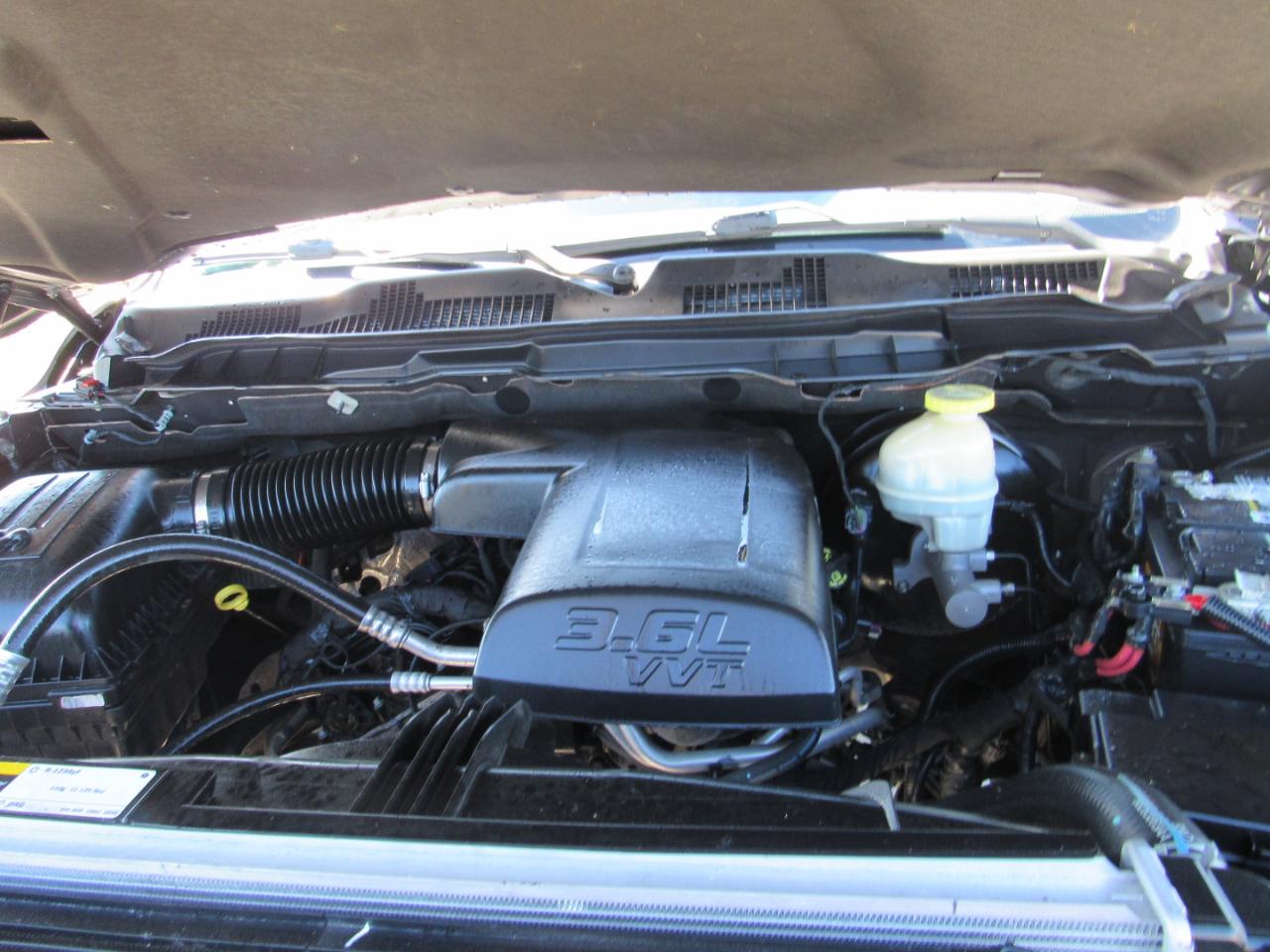 RAM 1500 Express 4x2 Crew Cab 5'7" Box 2018