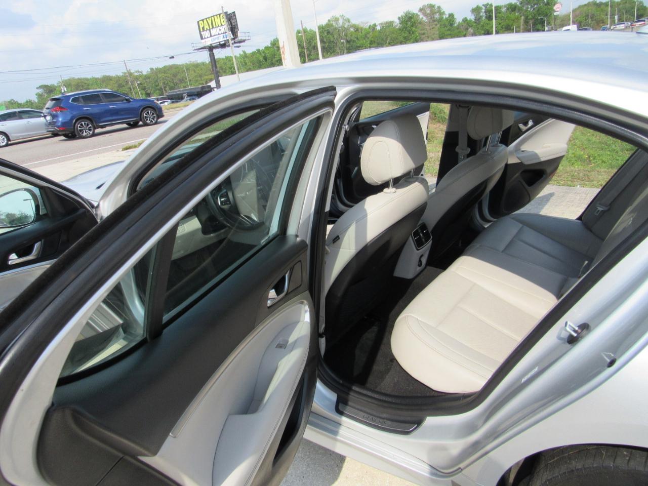 Genesis G70 2.0T Advanced RWD 2019