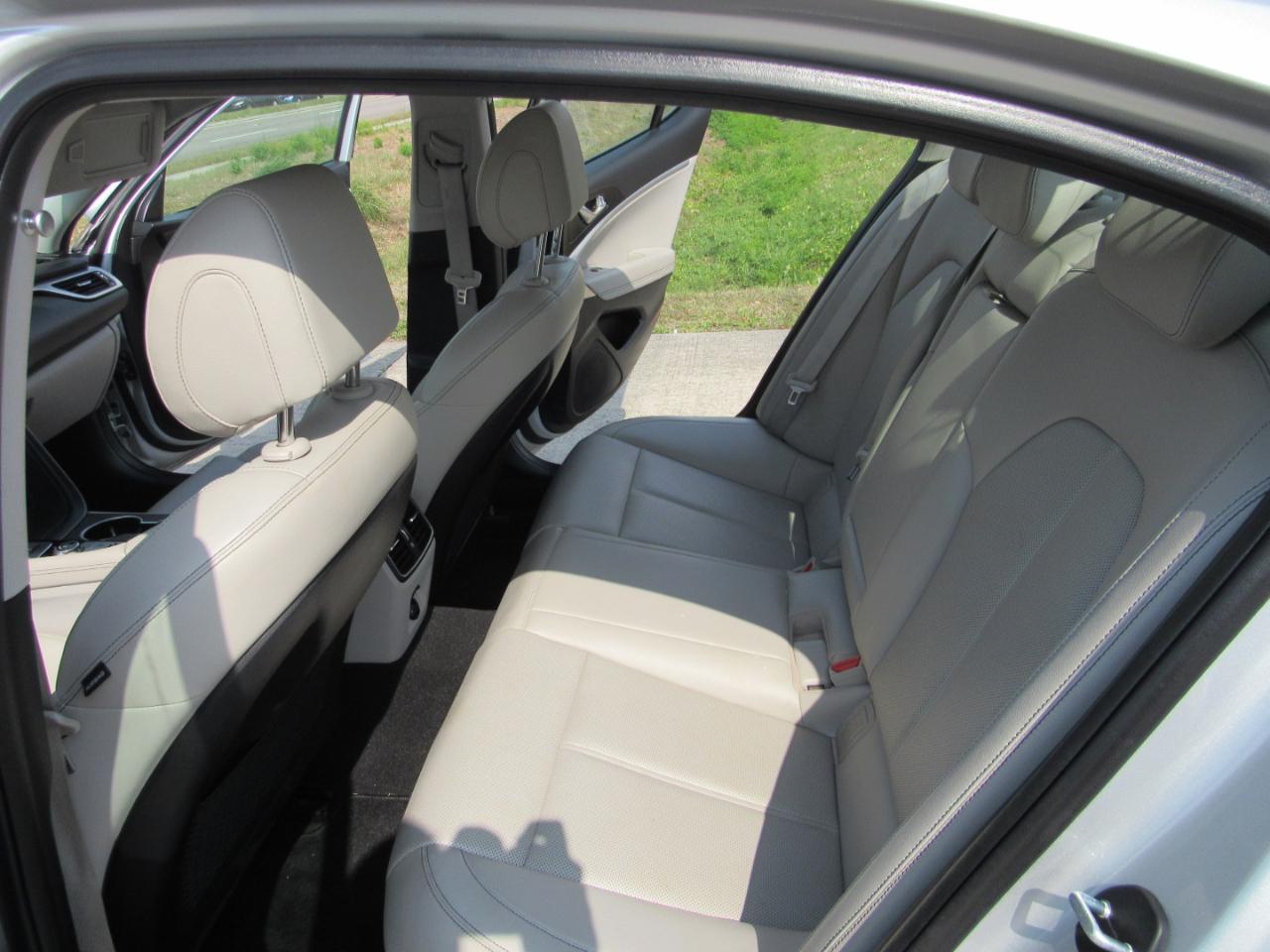 Genesis G70 2.0T Advanced RWD 2019