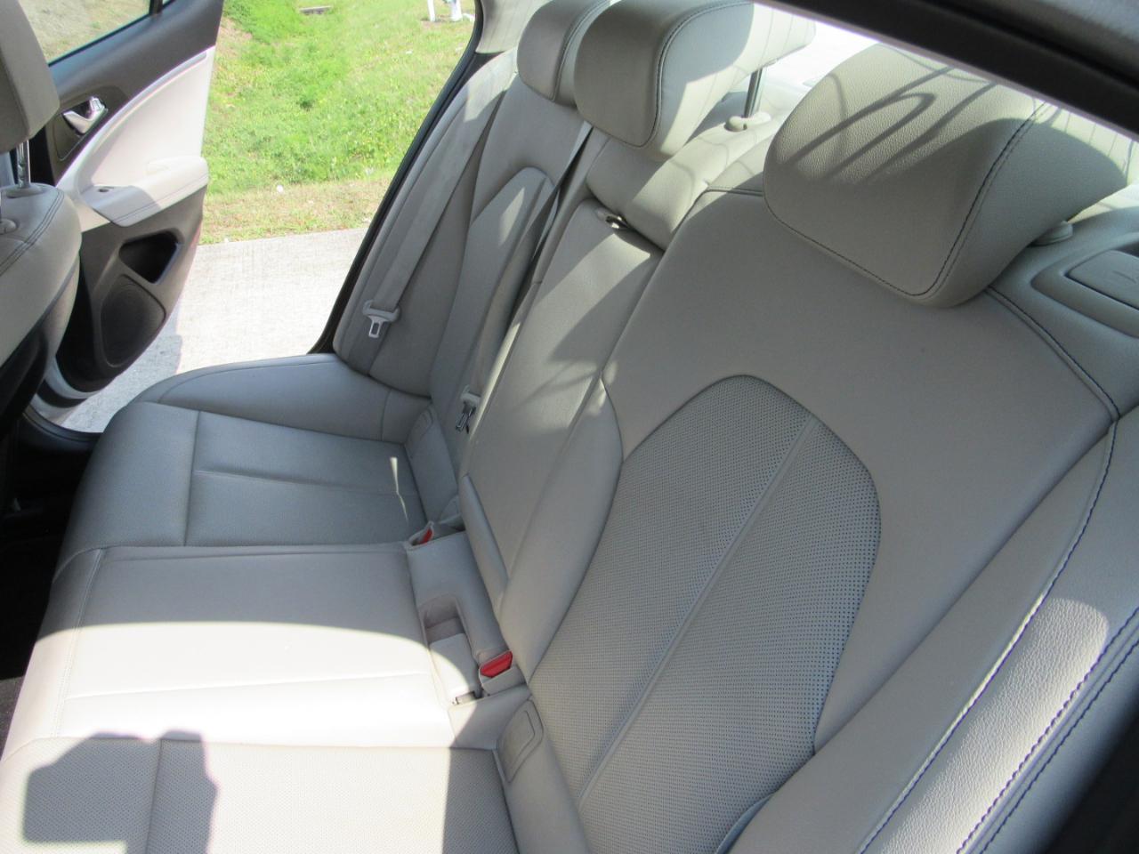 Genesis G70 2.0T Advanced RWD 2019