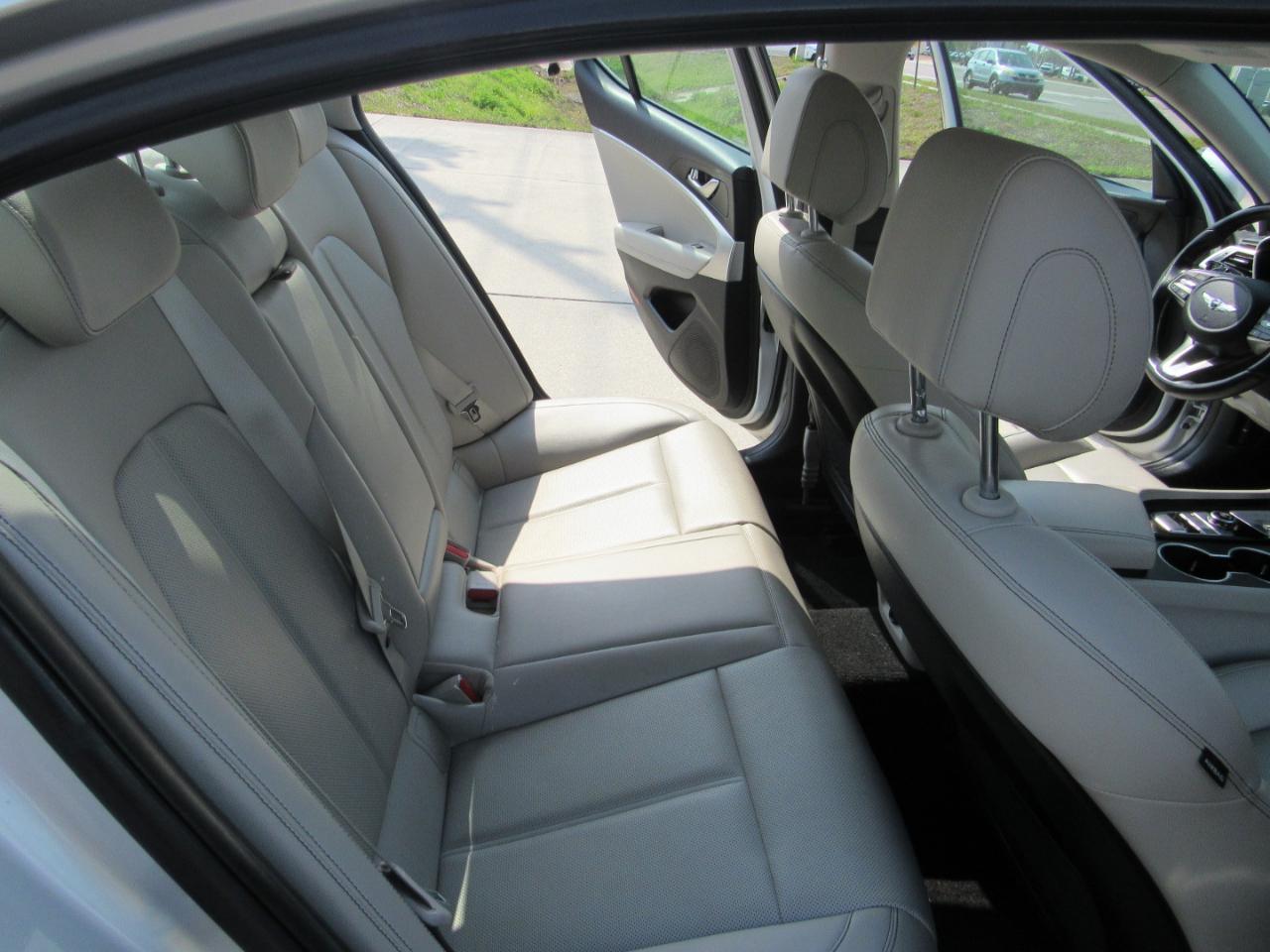 Genesis G70 2.0T Advanced RWD 2019