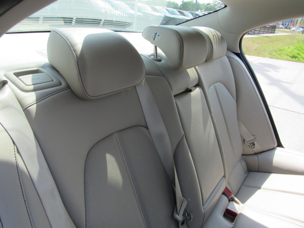 Genesis G70 2.0T Advanced RWD 2019