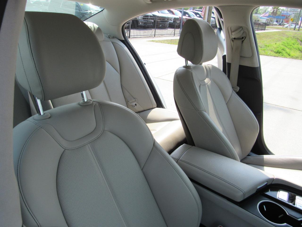 Genesis G70 2.0T Advanced RWD 2019