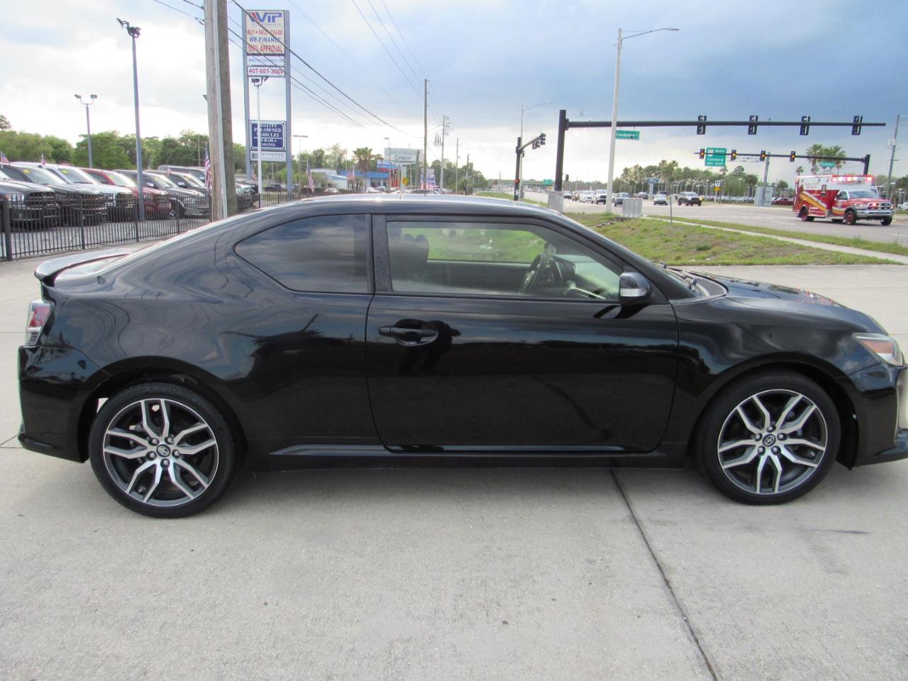 Scion tC 2dr HB Man (Natl) 2015
