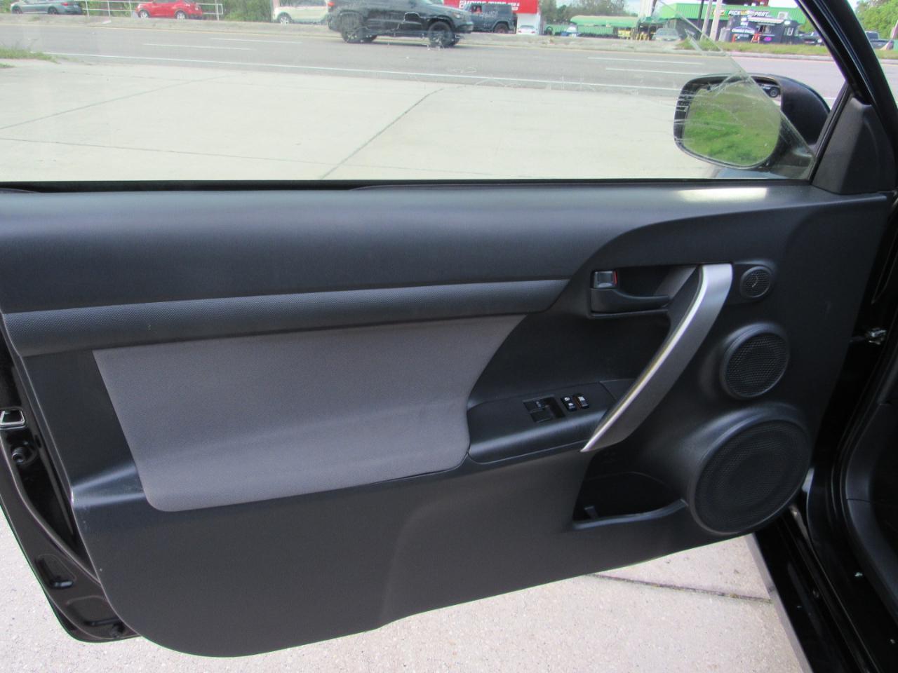 Scion tC 2dr HB Man (Natl) 2015