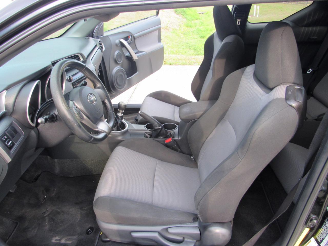 Scion tC 2dr HB Man (Natl) 2015