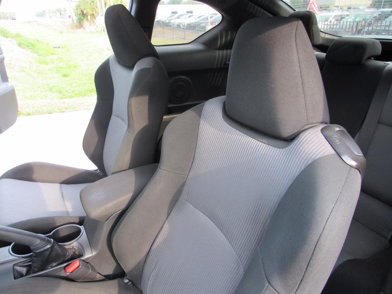 Scion tC 2dr HB Man (Natl) 2015