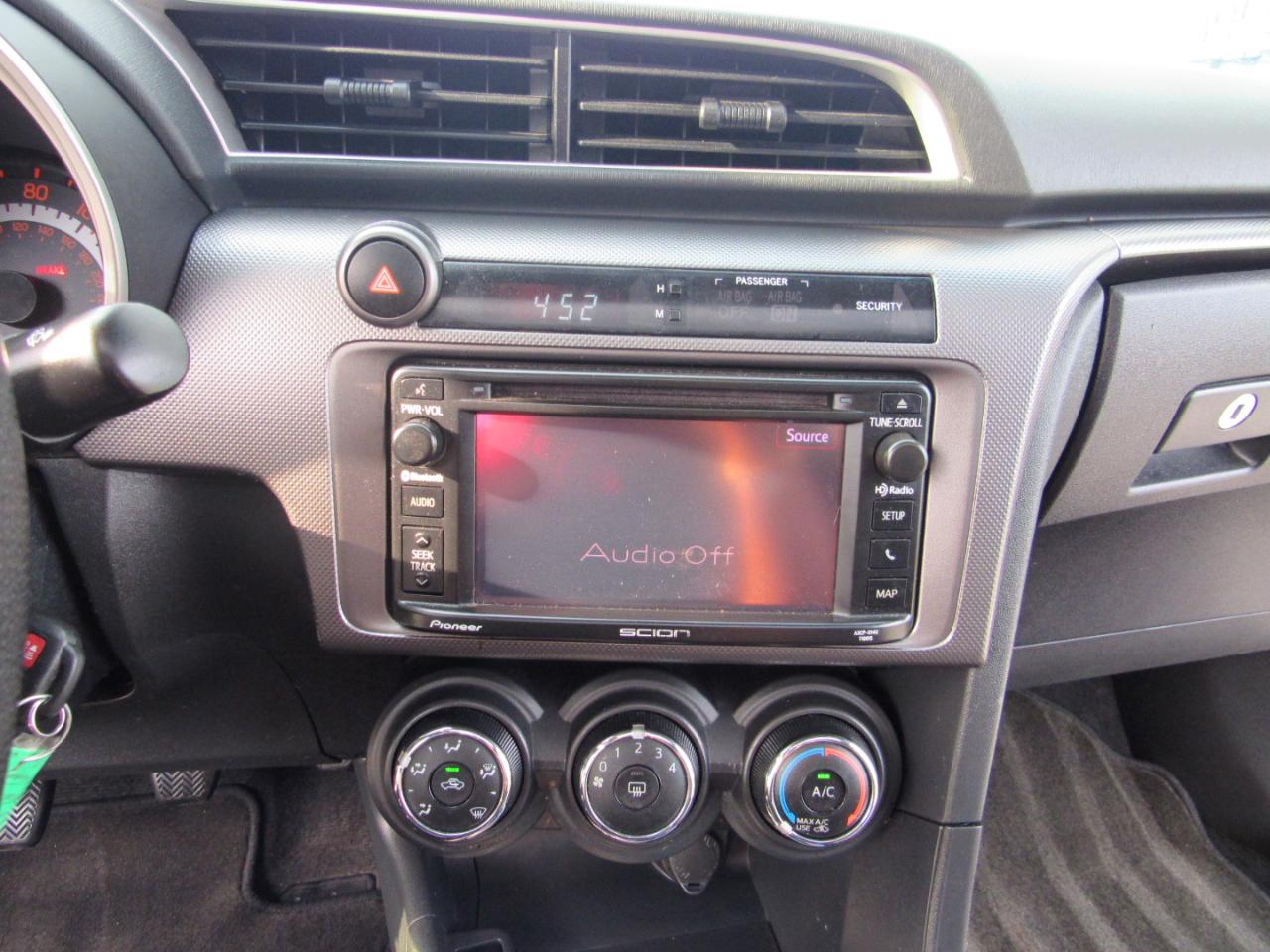 Scion tC 2dr HB Man (Natl) 2015