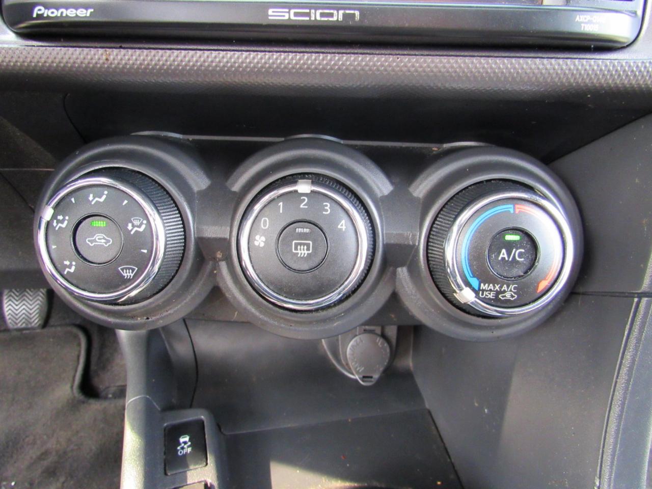 Scion tC 2dr HB Man (Natl) 2015