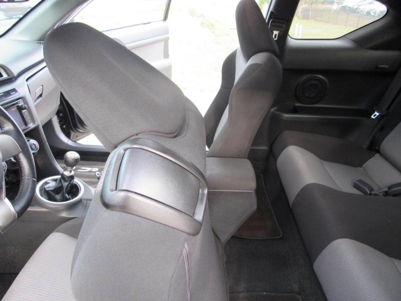 Scion tC 2dr HB Man (Natl) 2015