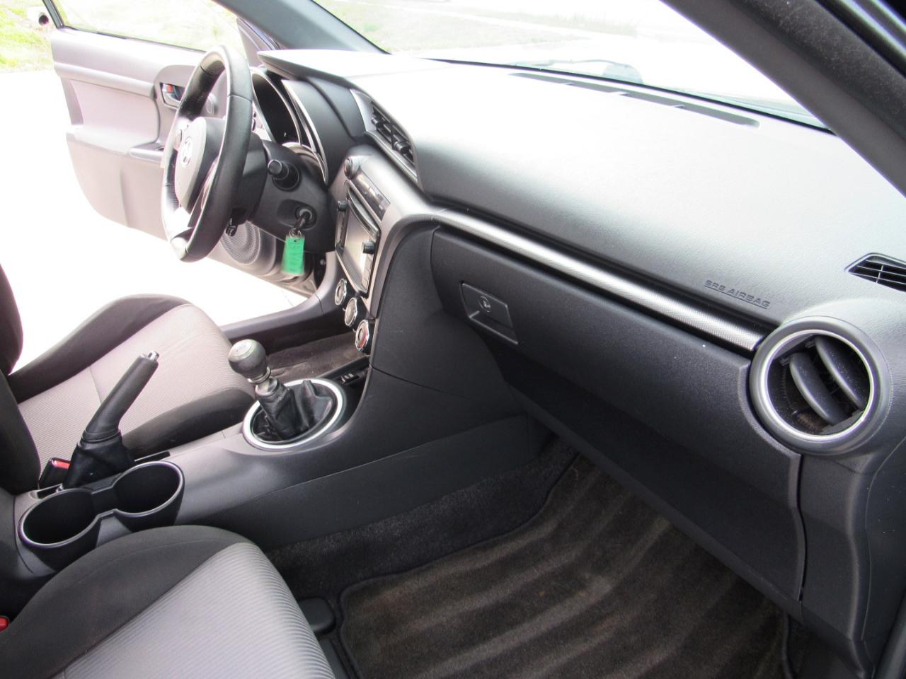 Scion tC 2dr HB Man (Natl) 2015