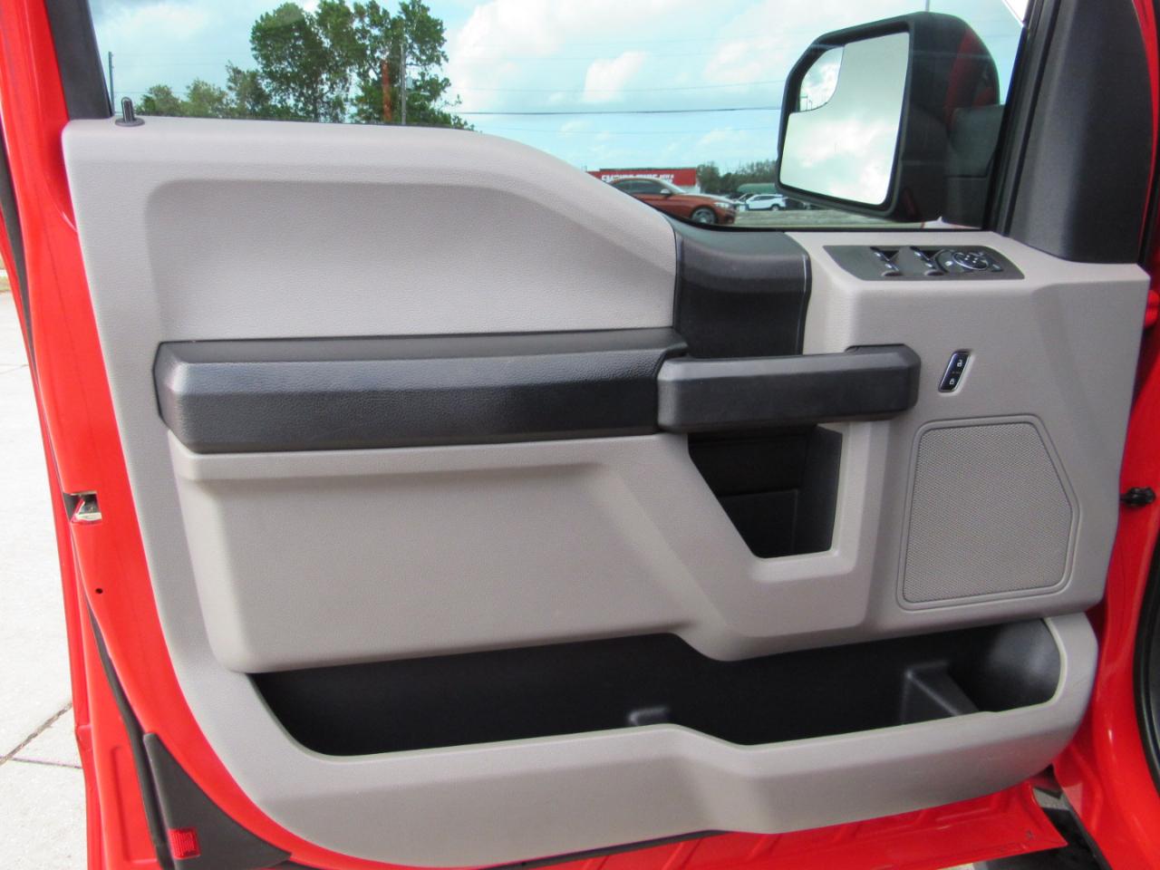 Ford F-150 XL 2WD SuperCab 8' Box 2017