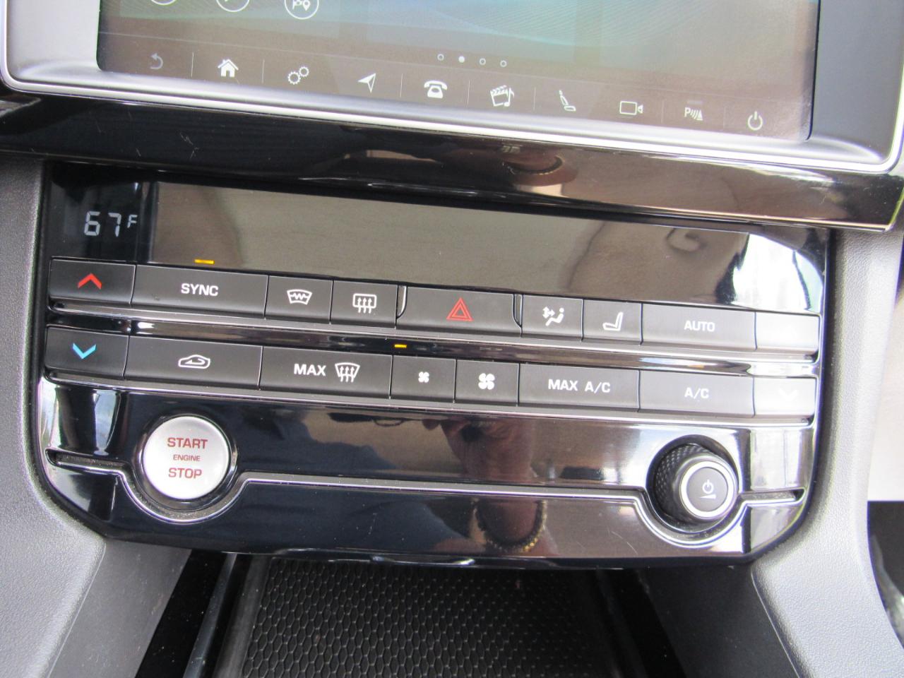 Jaguar F-Pace 25t Premium AWD 2019