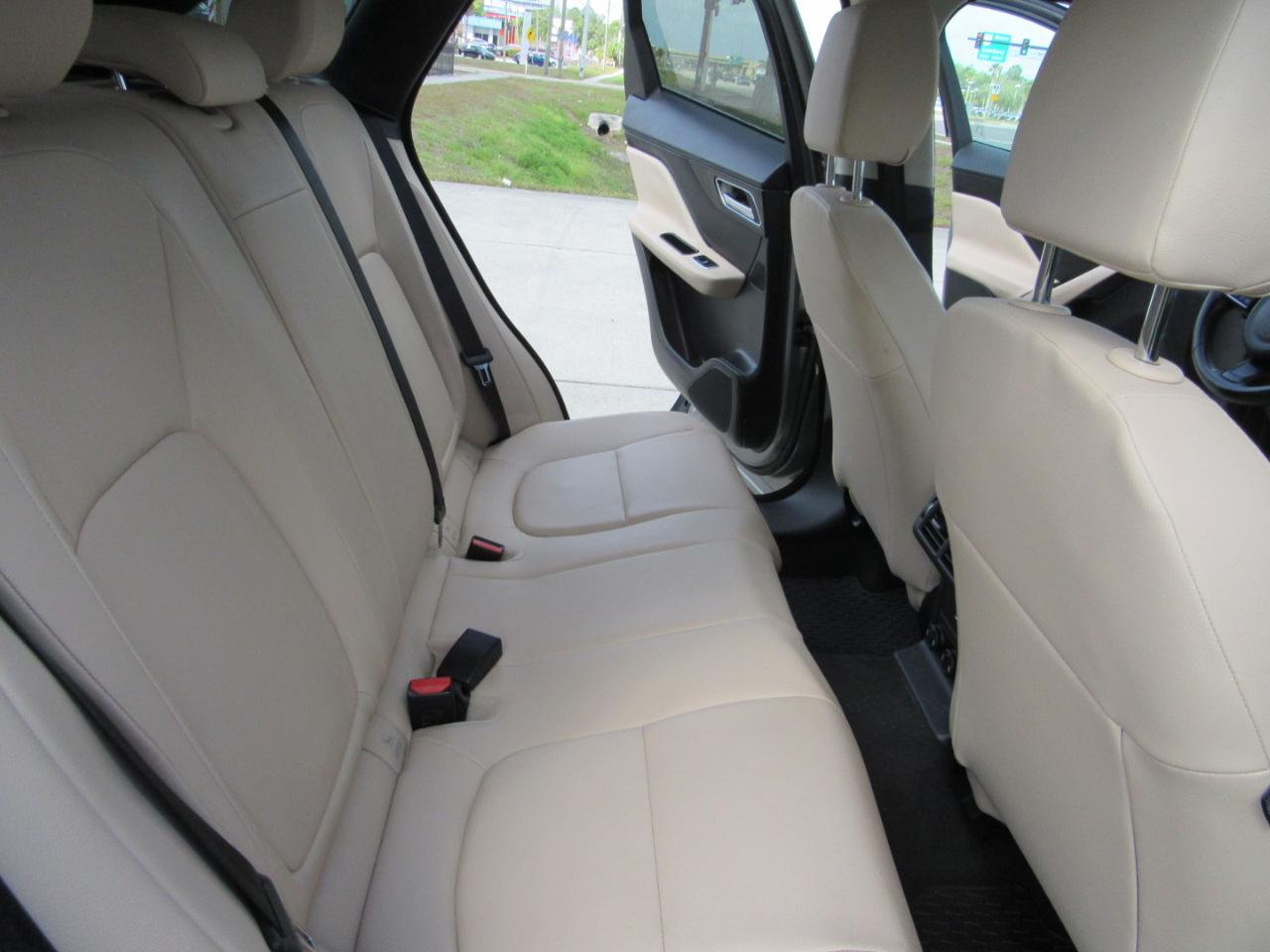 Jaguar F-Pace 25t Premium AWD 2019