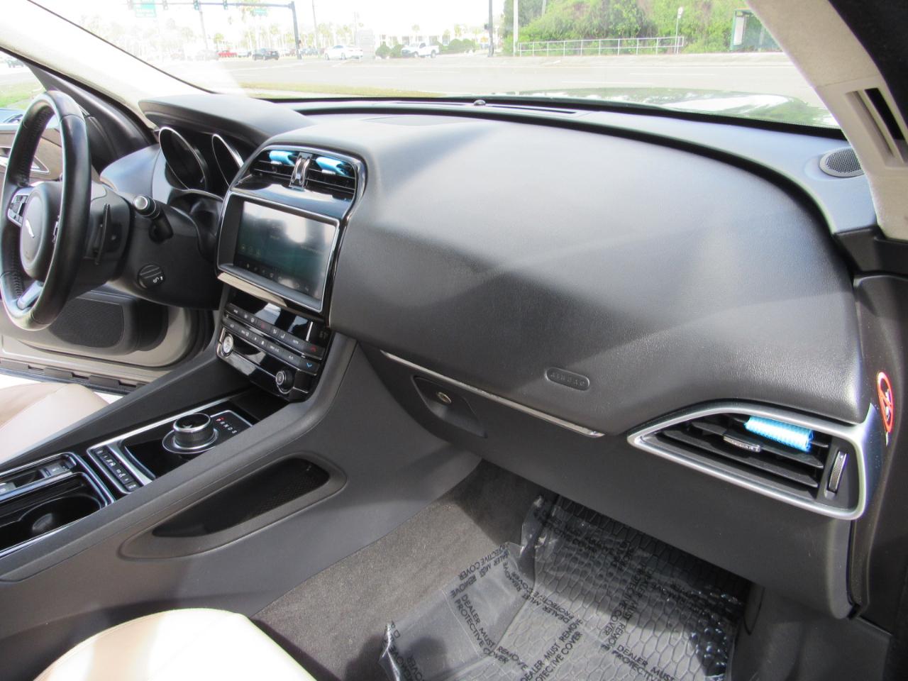 Jaguar F-Pace 25t Premium AWD 2019