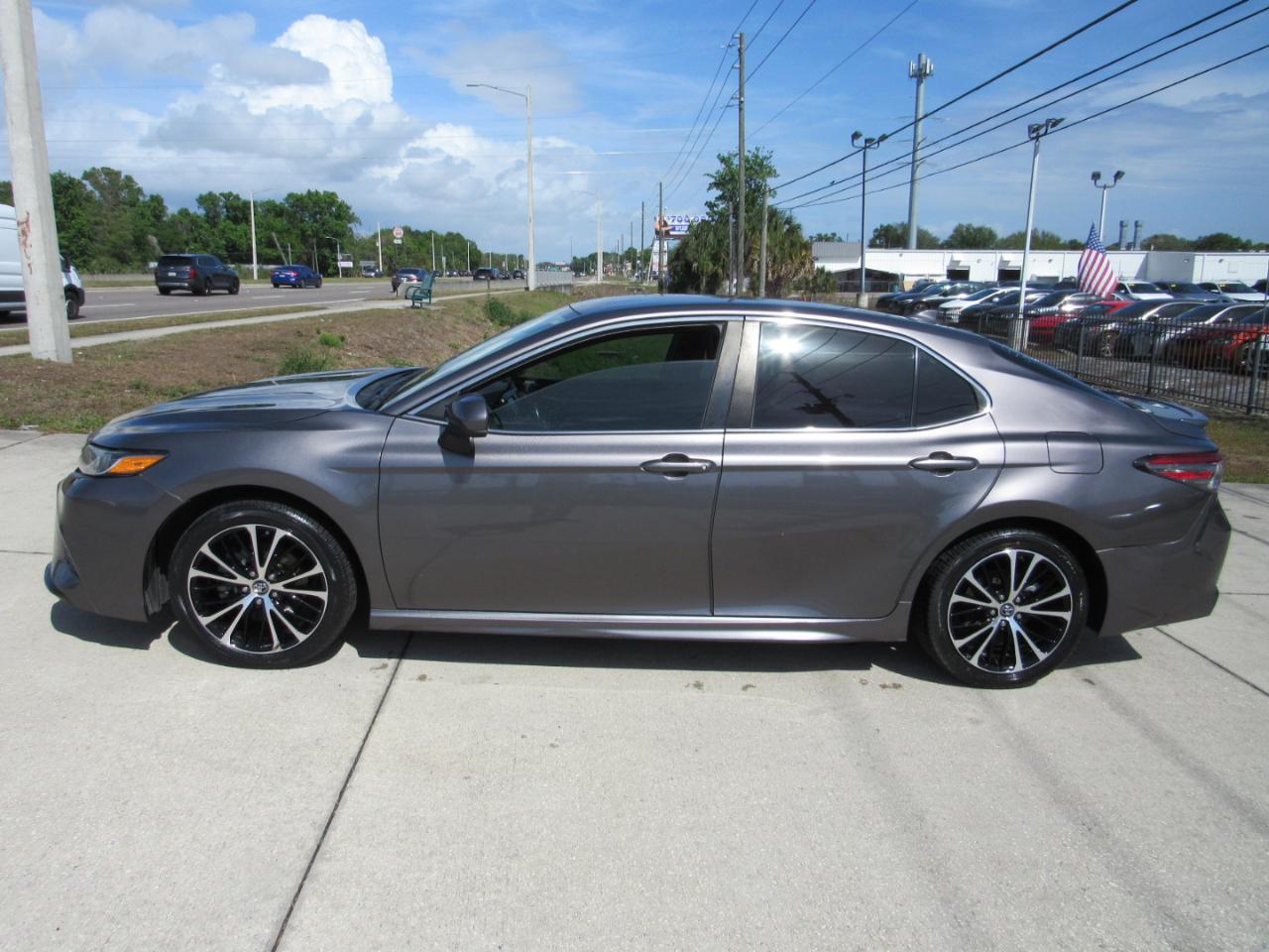 Toyota Camry XLE Auto (Natl) 2019