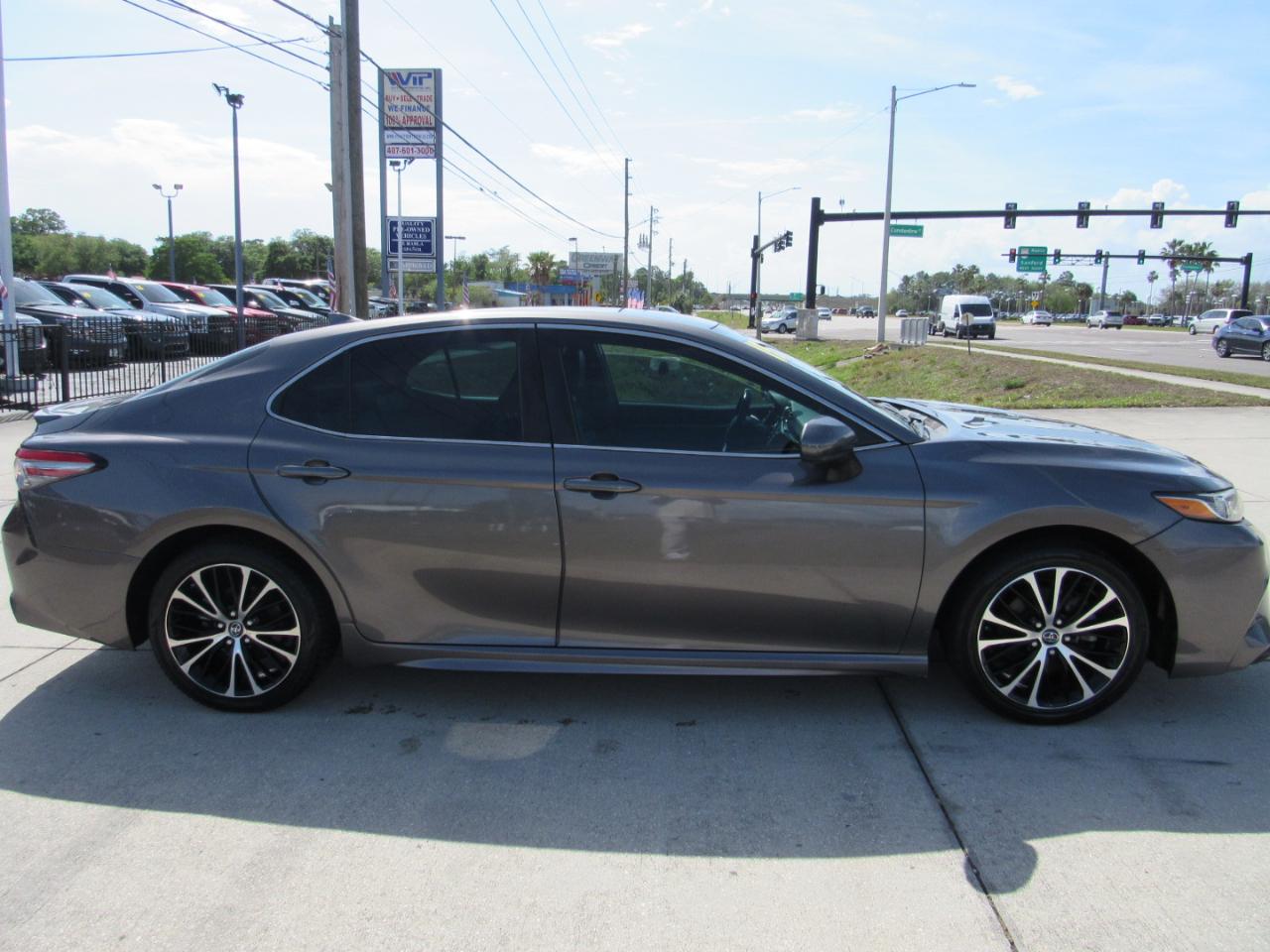 Toyota Camry XLE Auto (Natl) 2019