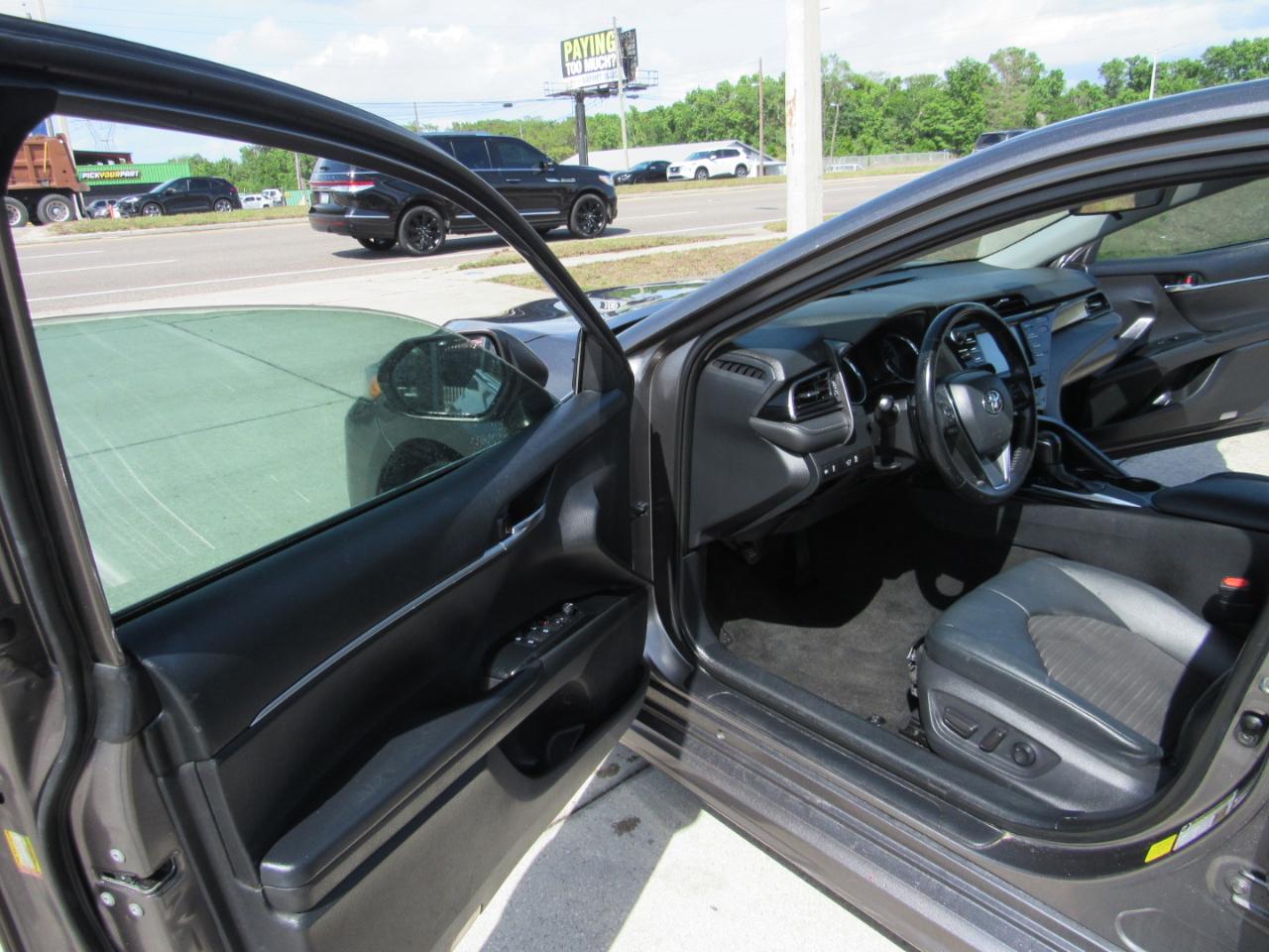 Toyota Camry XLE Auto (Natl) 2019