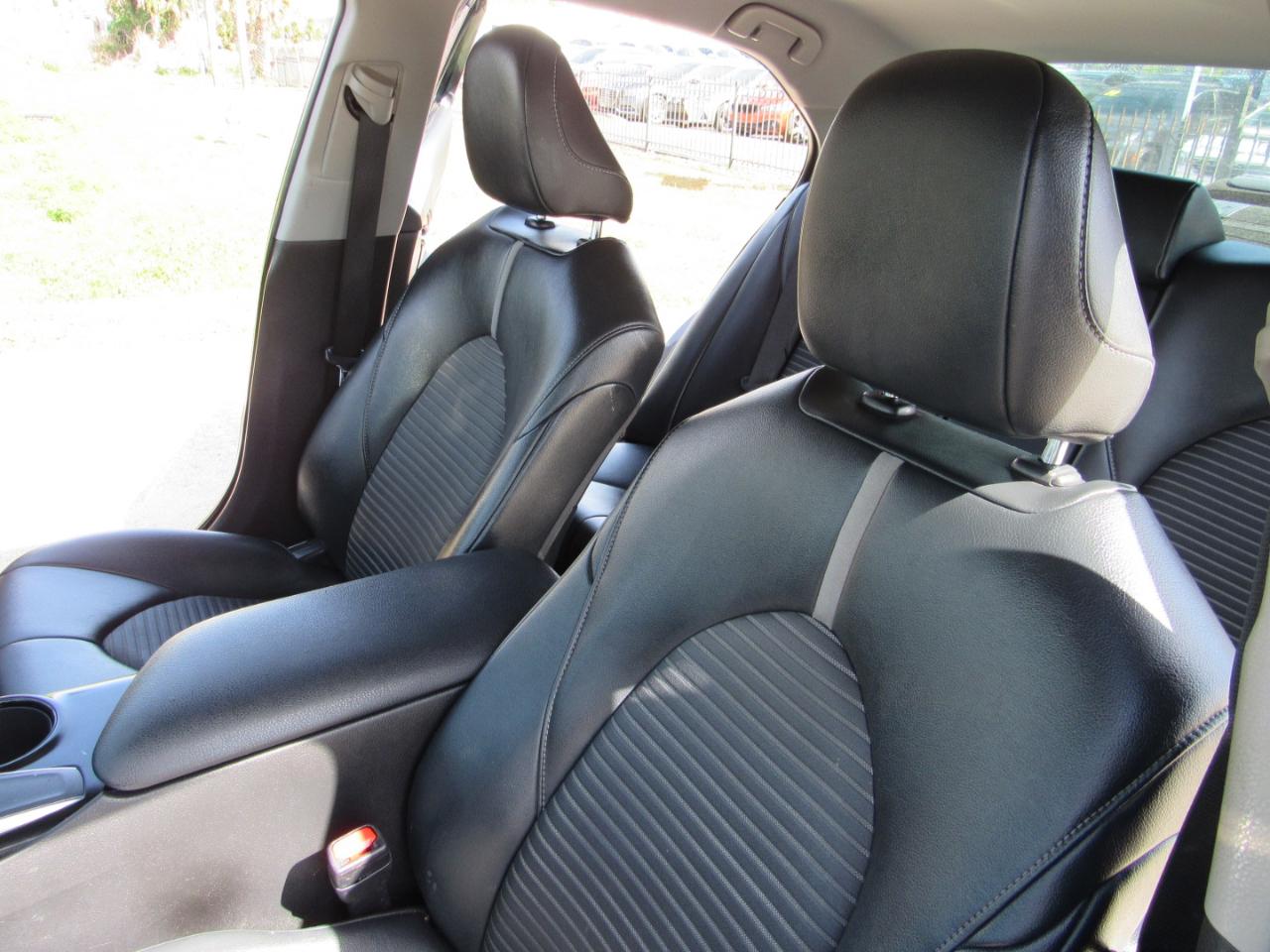 Toyota Camry XLE Auto (Natl) 2019