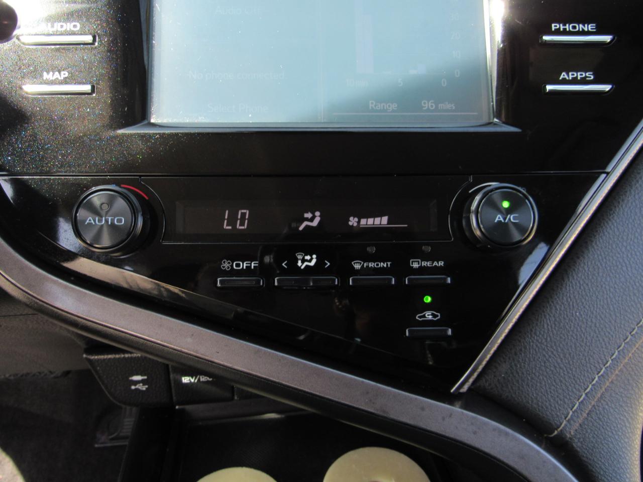 Toyota Camry XLE Auto (Natl) 2019