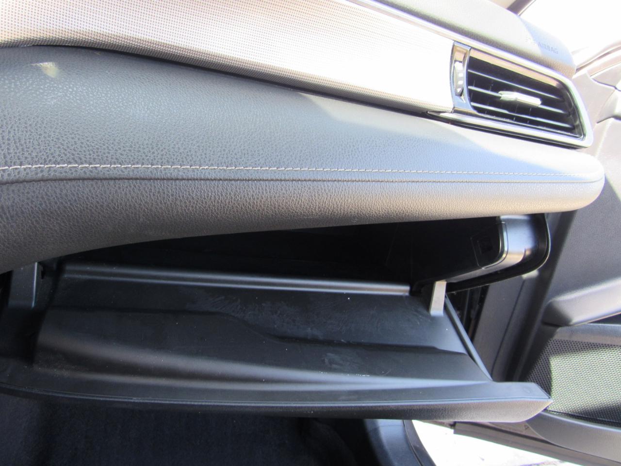 Toyota Camry XLE Auto (Natl) 2019