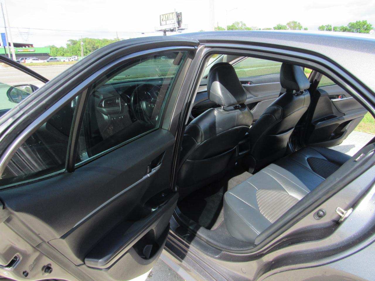 Toyota Camry XLE Auto (Natl) 2019