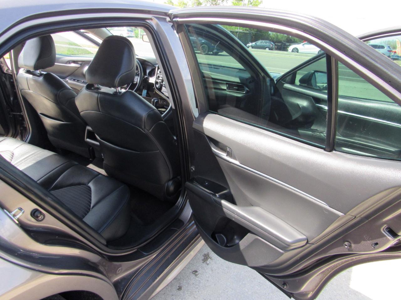 Toyota Camry XLE Auto (Natl) 2019