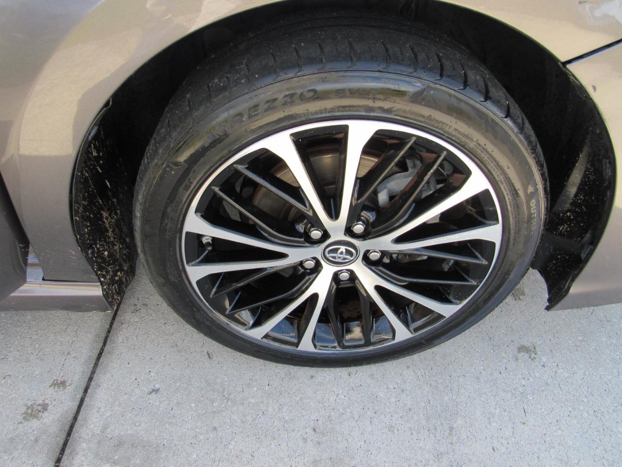 Toyota Camry XLE Auto (Natl) 2019